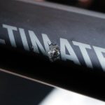 結構激しくえぐれたキャニオン・アルティメットのトップチューブ