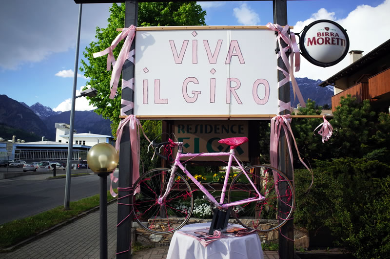 ジロならではのピンク自転車