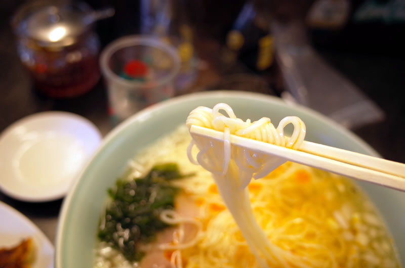 ほのかに酸っぱいスープに細麺が非常にマッチング！