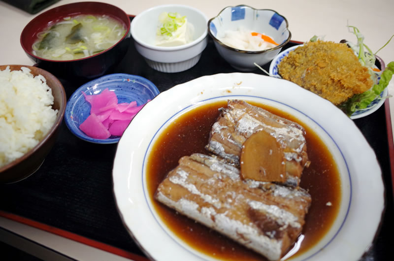 太刀魚の煮つけ定食。美味い！