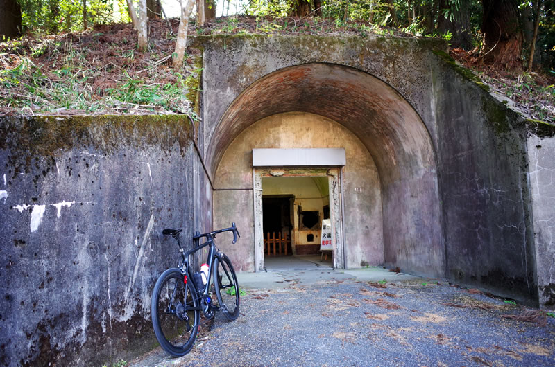 陸軍の弾薬庫跡も見学