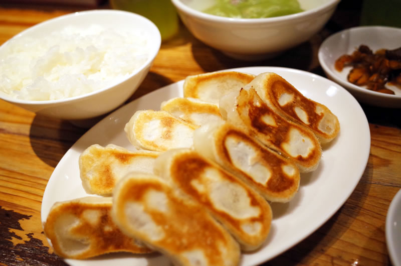 餃天堂はもちもちの餃子が特徴。美味しいけれど、個人的には「みんみん」のほうが好きかも！？