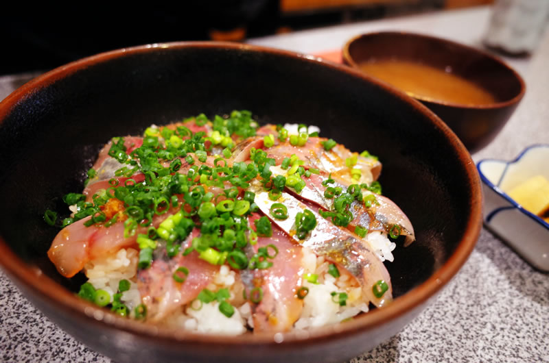 アジのづけ丼が香り立つレベルで凄い