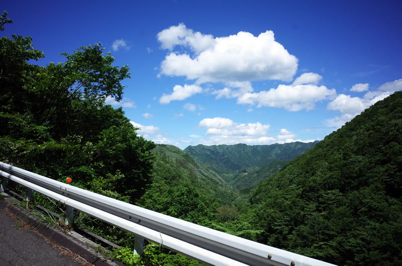 どんどん山深くなる上野小海線