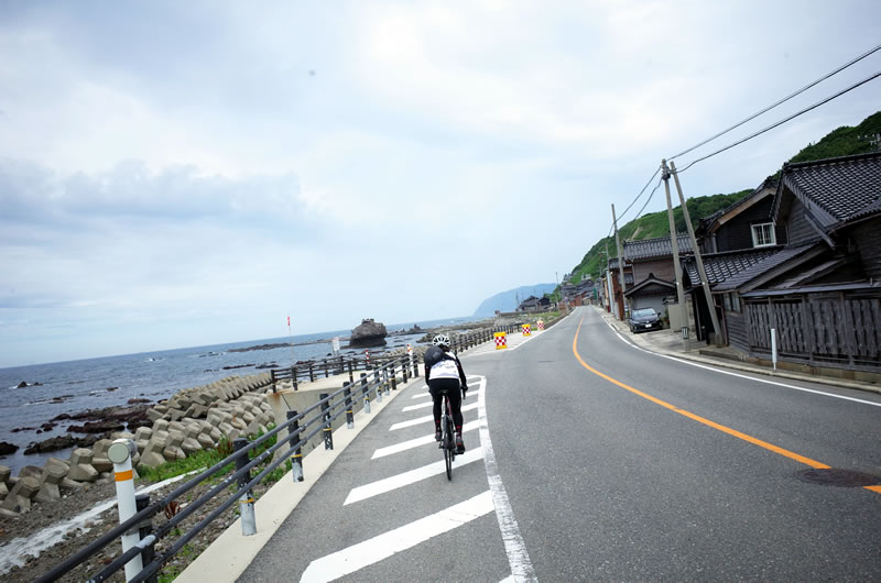 日本海を眺めながら走るサイクリングは最高です(´_ゝ｀)
