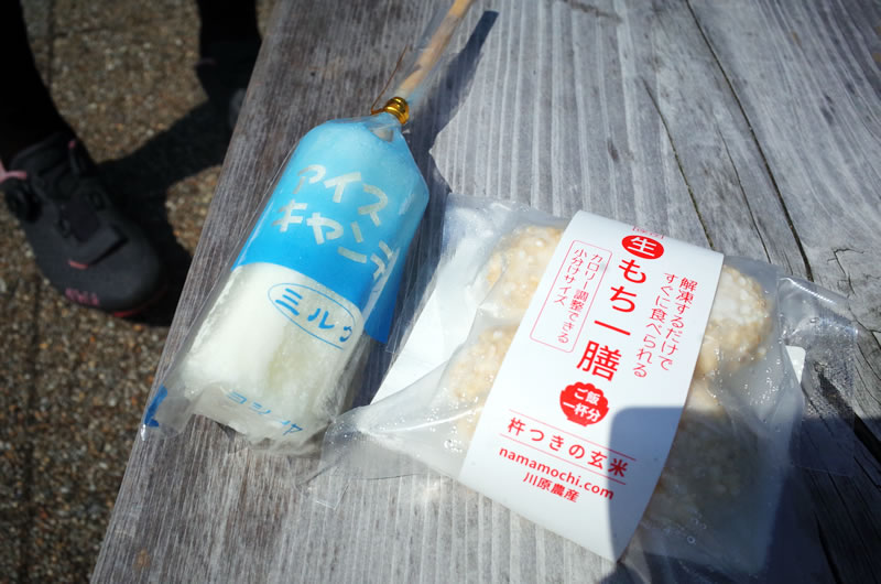 千枚田の道の駅で買った補給食「もち一善」がかなりのボリューム