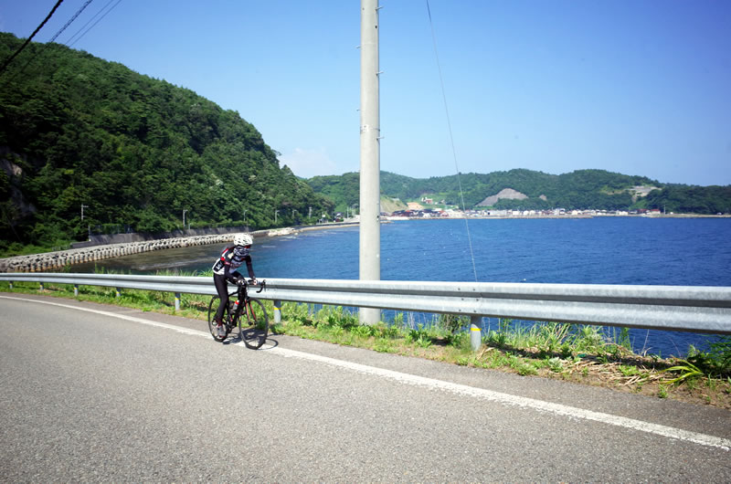 能登町を西へ。交通量少なく走りやすい