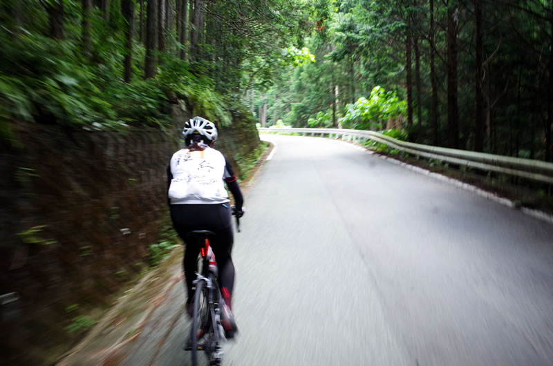 あっという間に斜度がきつくなる秋葉山ヒルクライム