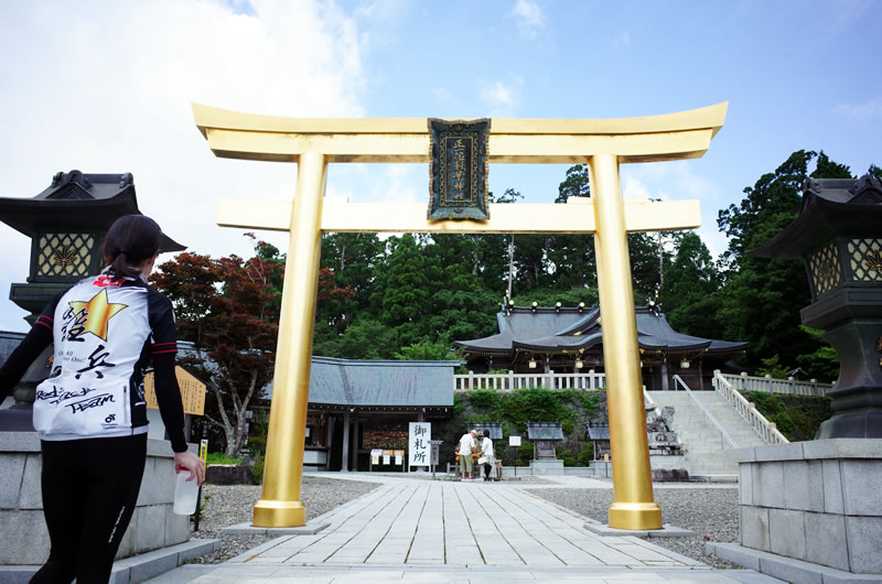 金の鳥居！ 何となくＺＡＰＰＥＩジャージの金の☆とナイス組み合わせｗ