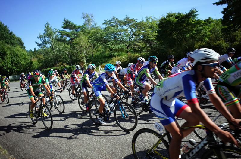 しっかり集団に残るロラ男さんとヤマダさん