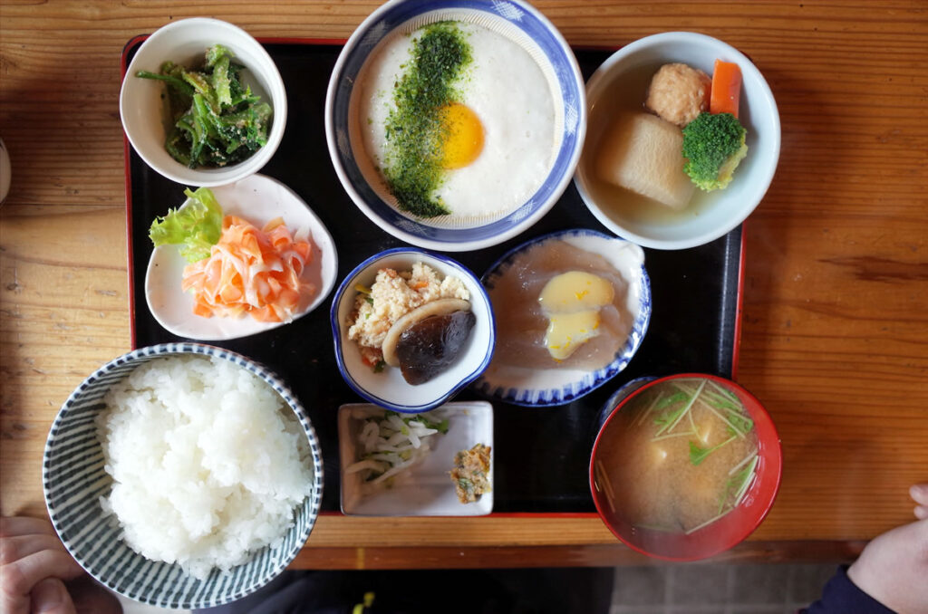 島勝名物のとろろ定食