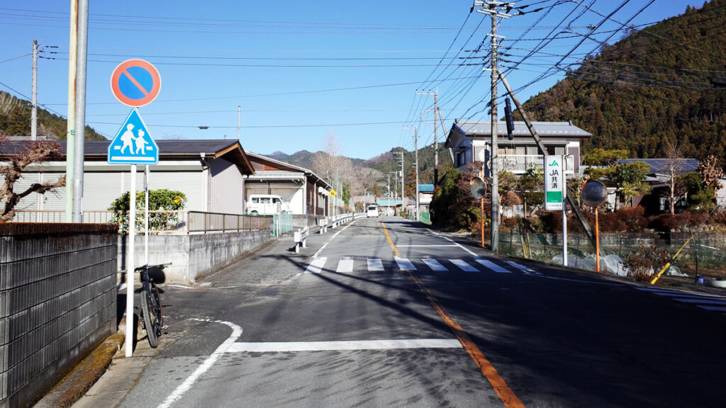 出口の炭谷入林道を確かめる