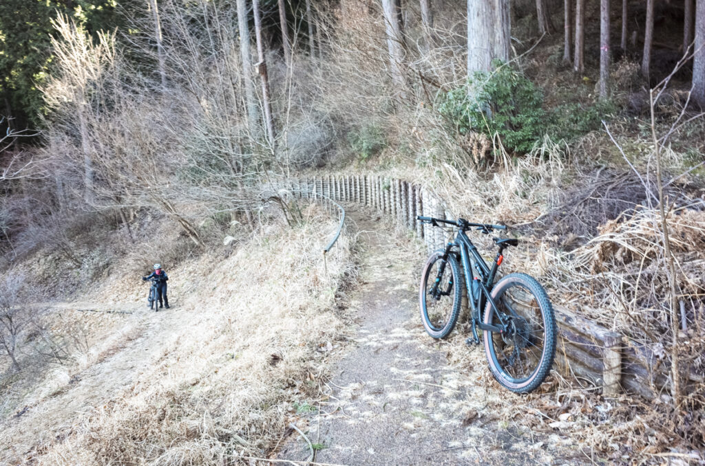 久しぶりのMTBでトレイル行くのはちと怖い