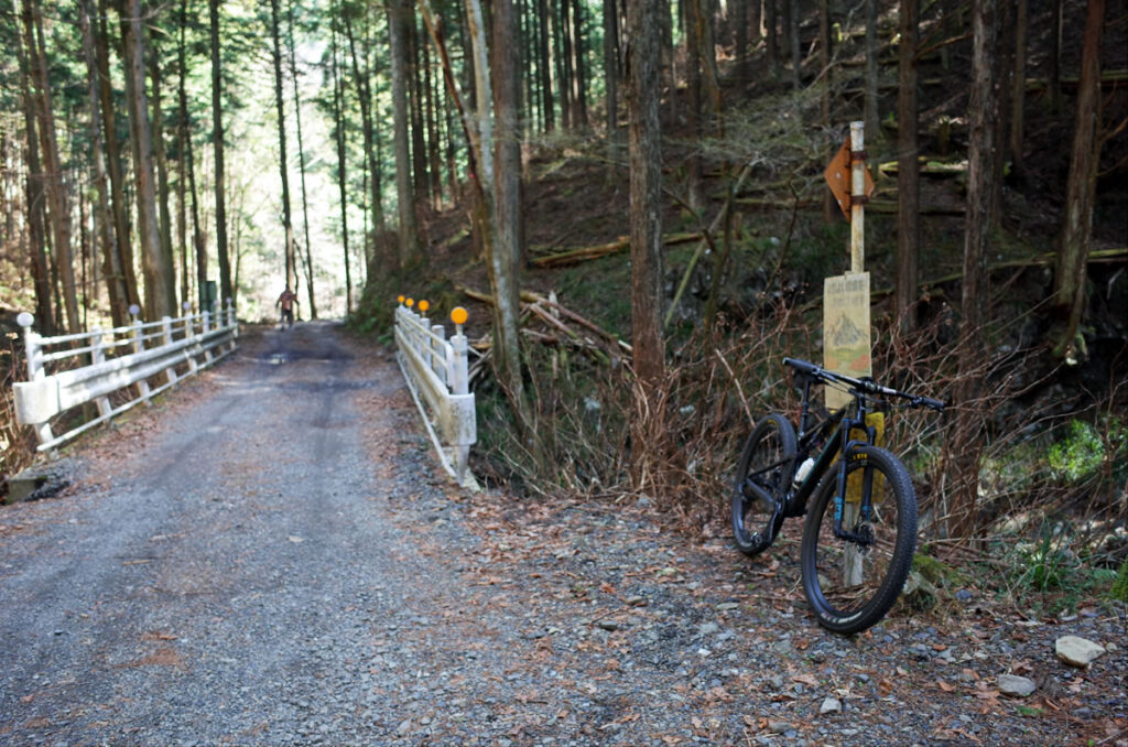 林道真名井線をMTBで調査します