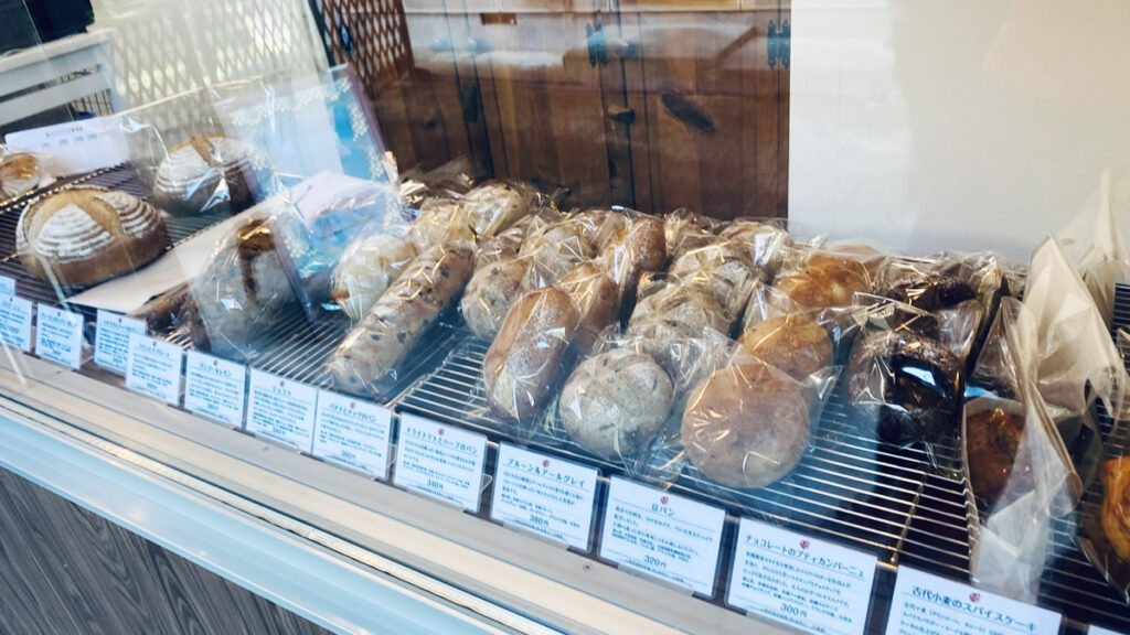 開店と同時ならパンが選び放題!