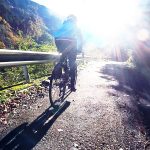 段々路面が悪くなる鋸山林道